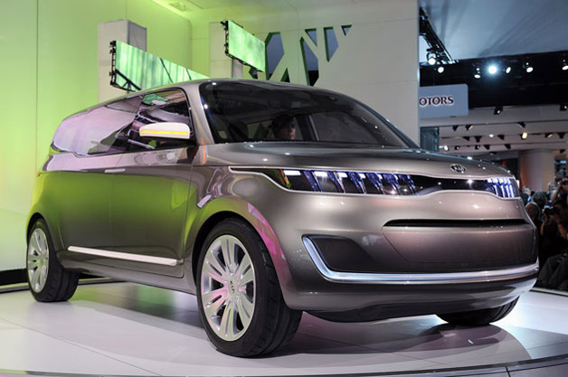 New Kia Sedona Minivan Will Be Available at VanDevere